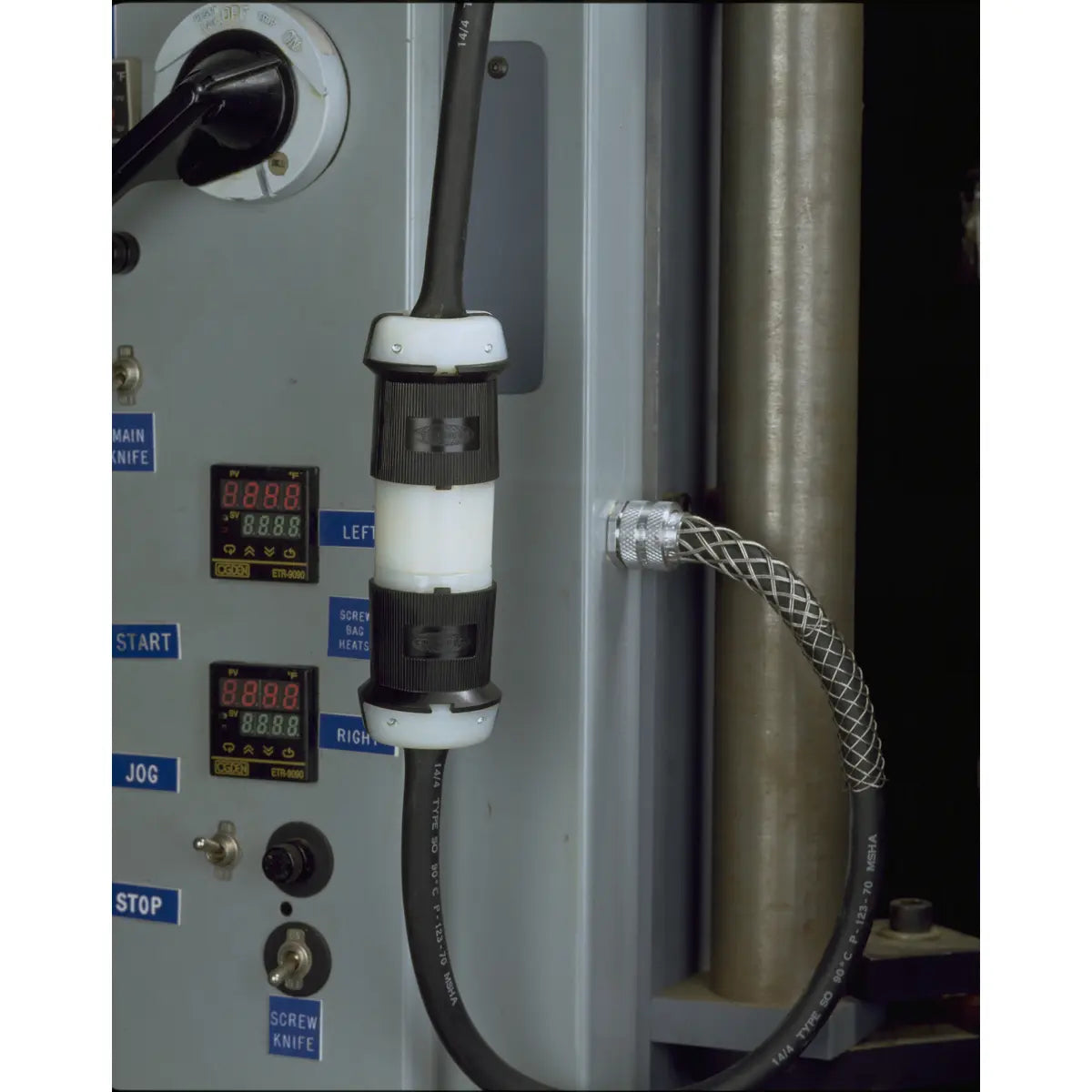 HBL2321 - Hubbell Wiring Device-Kellems - 20A 250V 2-Pole 3-Wire Grounding Twist-lock Device with Male Plug