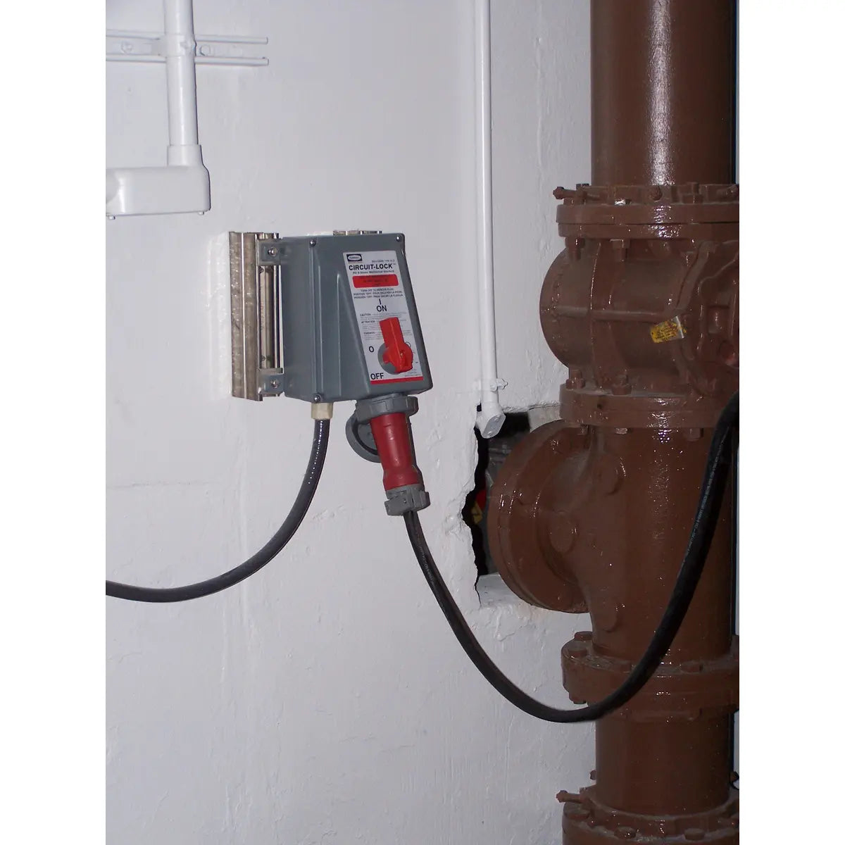 HBL430MI7W - Hubbell Wiring Device-Kellems - 30A Female Receptacle Mechanically Interlocked IEC Pin and Sleeve