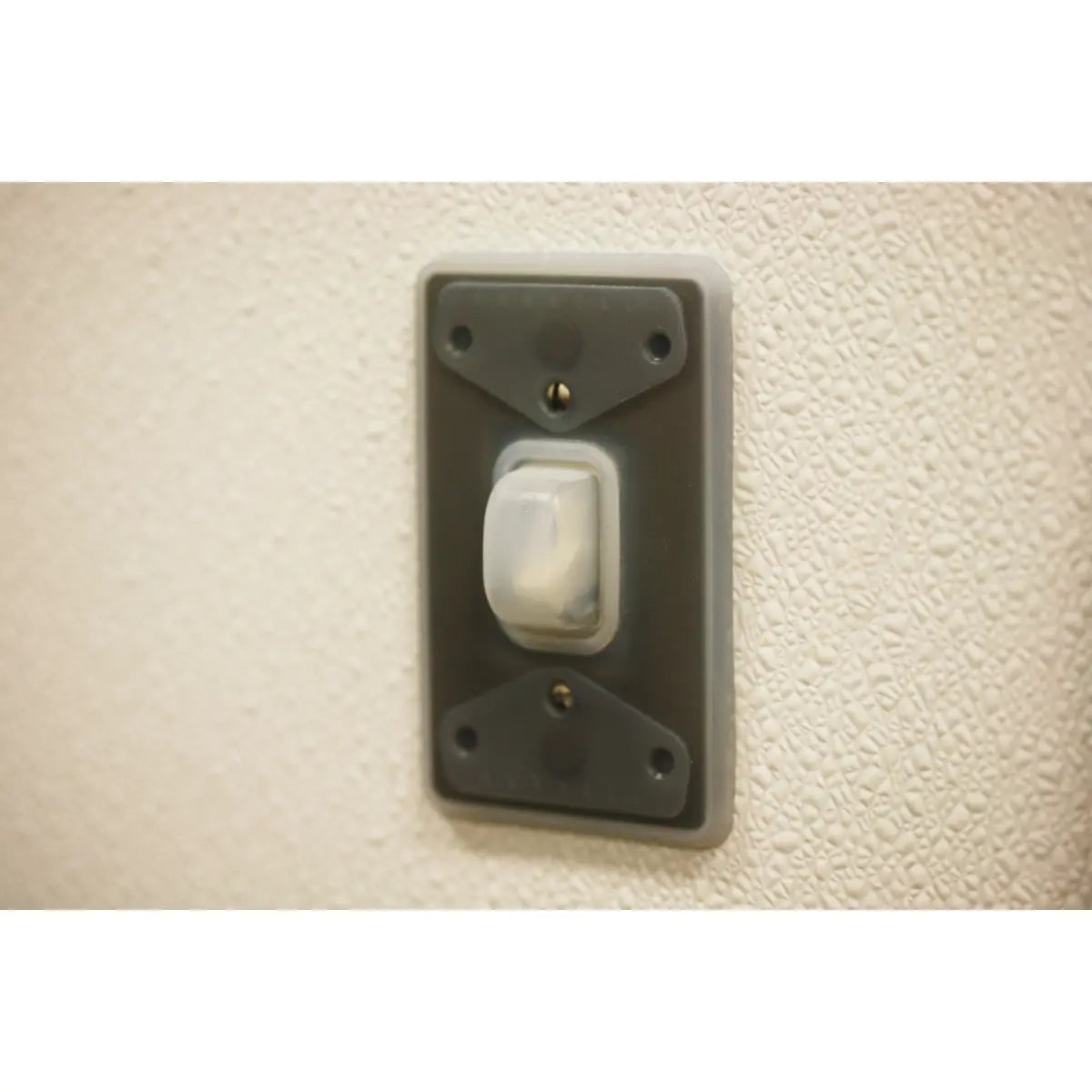 HBL1795 - Hubbell Wiring Device-Kellems - 1-Gang Weatherproof Cover PresSwitch Standard Size Clear Silicone