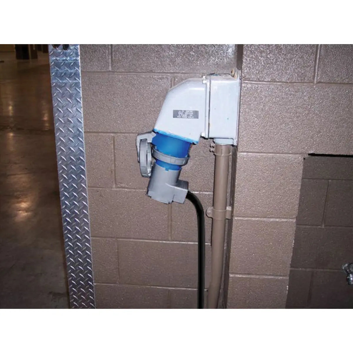 HBL560R9W - Hubbell Wiring Device-Kellems 60A 120/208V 4 Pole 5 Wire Receptacle IEC Pin and Sleeve Devices